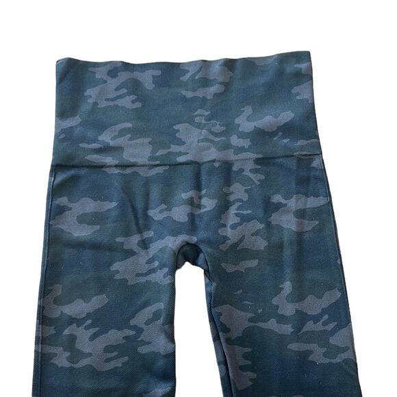 Spanx Look At Me Now Seamless Camo Leggings Women’s size Medium - Picture 3 of 5